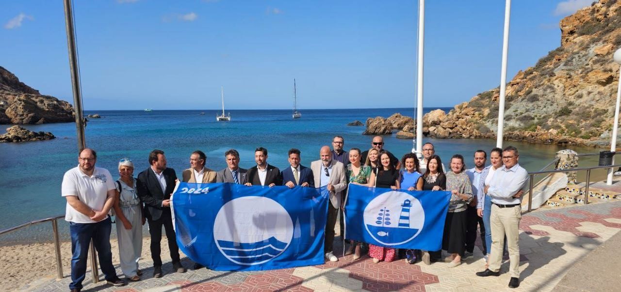 La Bandera Azul seguirá ondeando este verano en tres playas de Santiago de la Ribera 